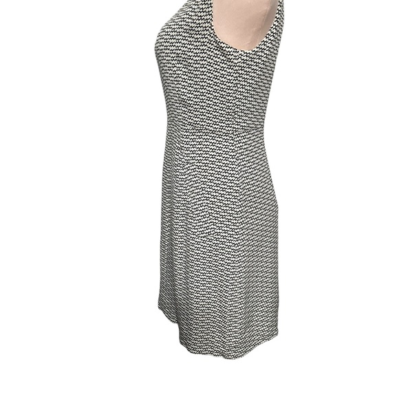 Diane Von Furstenberg silk dress size 4.Black and white.Zips from top and bottom - Picture 6 of 13